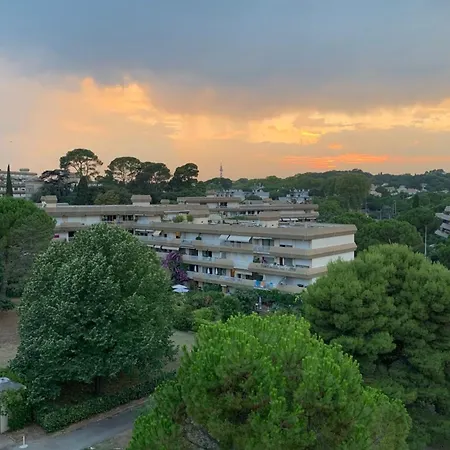 Top Floor With Private Park Appartement